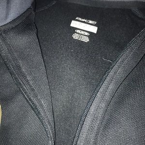 NWOT. Reebok Men’s Half Zip Pullover. Black w/ gray sleeves
